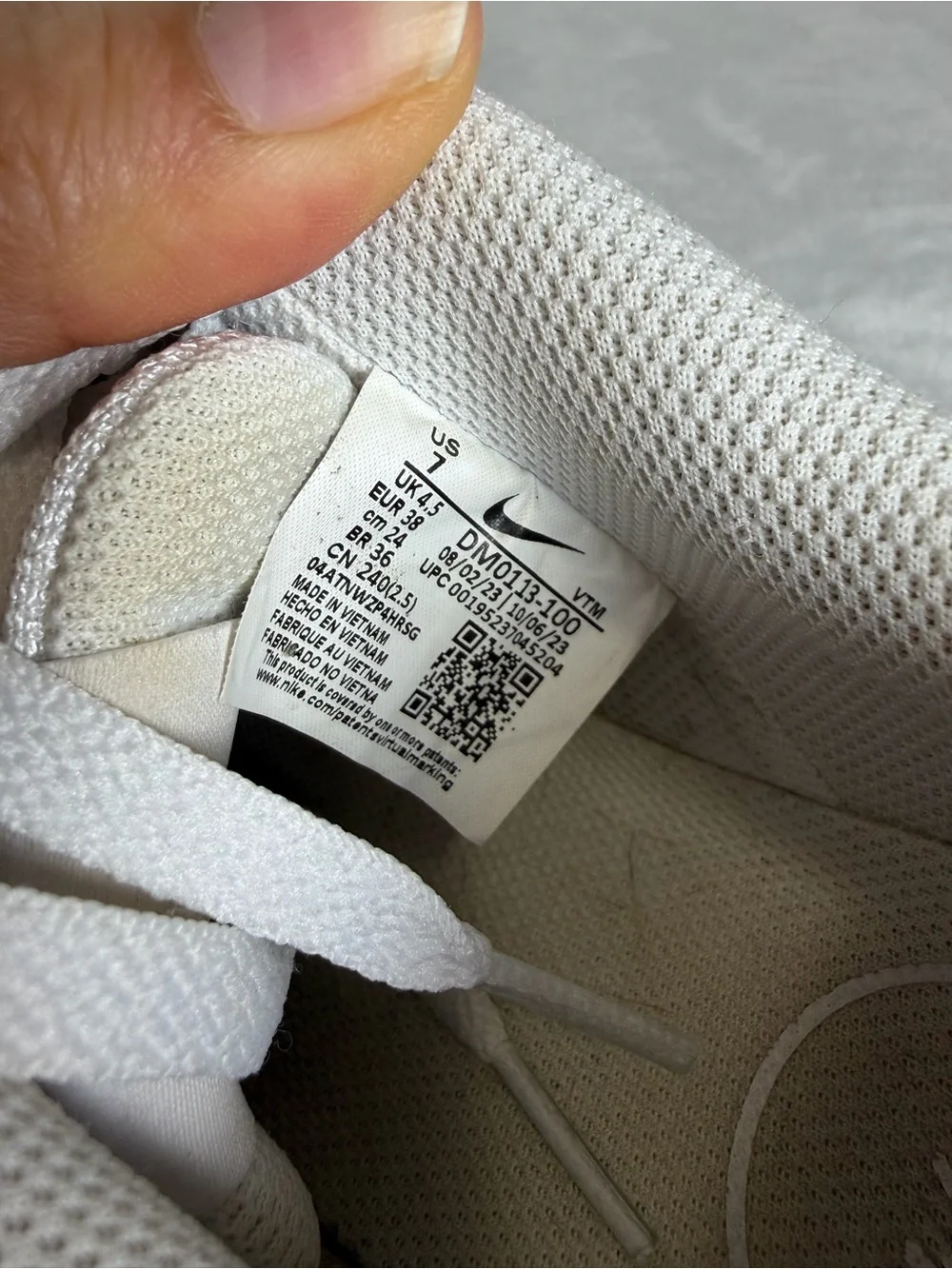 Nike White Women's Low-Top Leather Sneakers Size 7